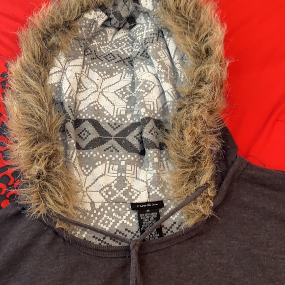 Cape - Picture 3 of 4